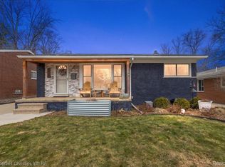 816 W Baker Ave, Clawson, MI 48017