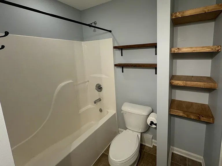 2nd bathroom - shelves & closet
