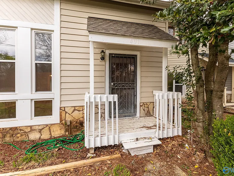 401 Hobbs Rd SE — Photo 4