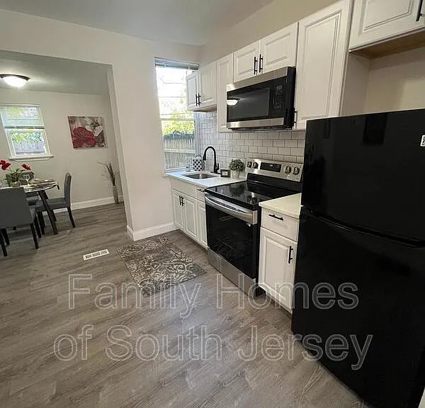 3205 Latona St — Photo 12