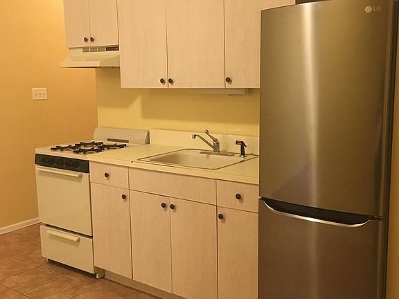 4th image of 61 Arden Ave #1