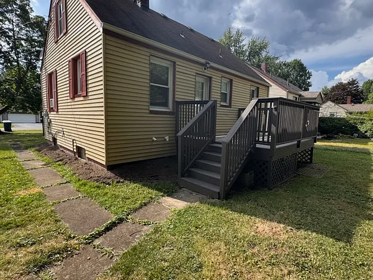 817 Taylor Ave — Photo 2