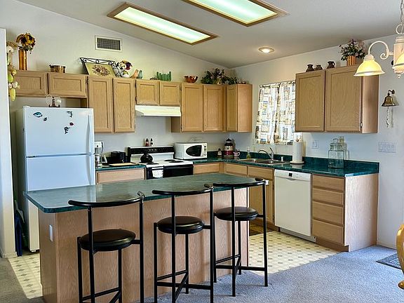 4th image of 2570 Huntington Dr
