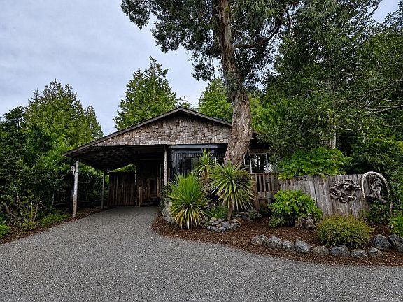 3rd image of 440 Orca Cres