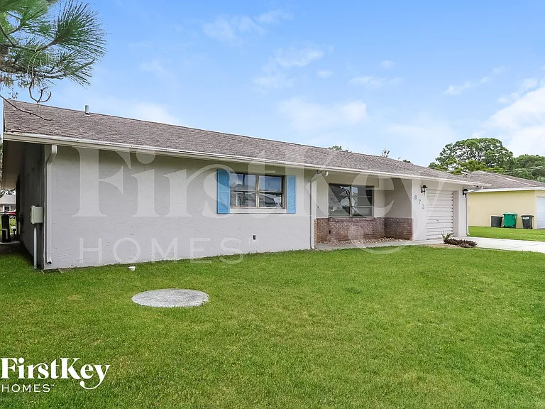 873 SW Curtis St — Photo 2