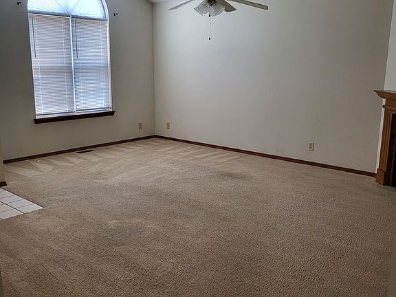 3rd image of 1127-1129 E Yuma St #1127