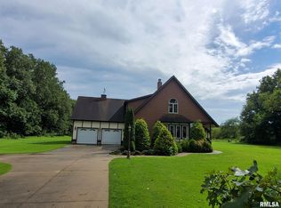 112 Consol Rd, Elkville, IL 62932