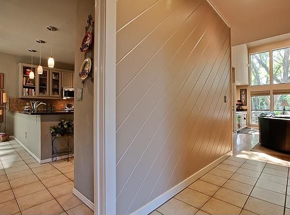 5th image of 2932 N Saint Andrews Dr
