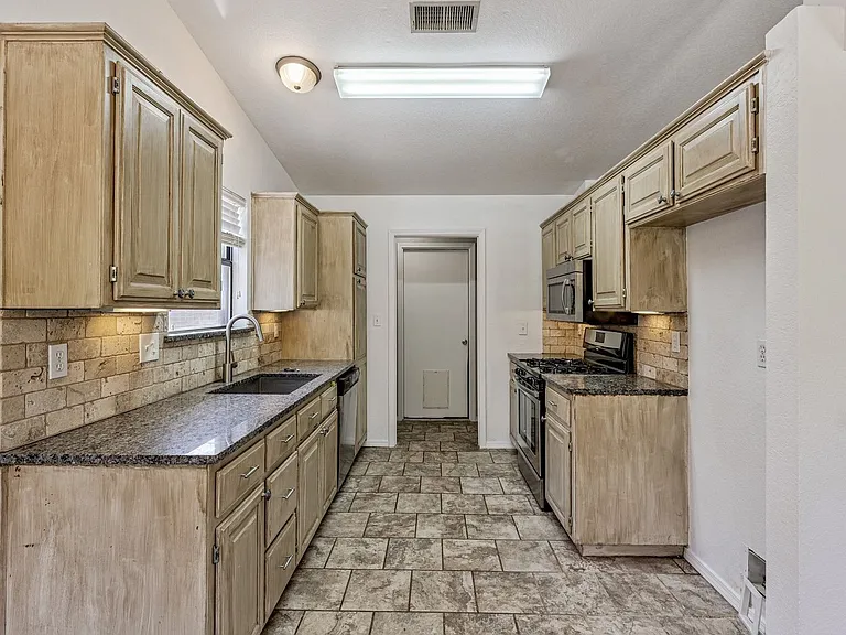 2101 Harbor Dr — Photo 13