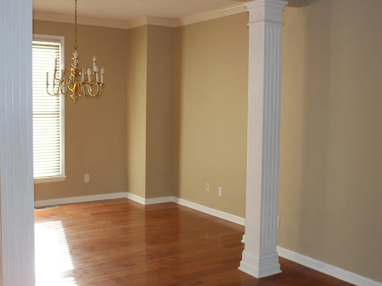 4 bed, 2.5 bath, 2998 sqft, $2,950 — Photo 4