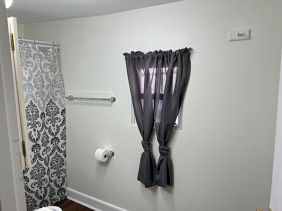2nd image of 517 Park Ave