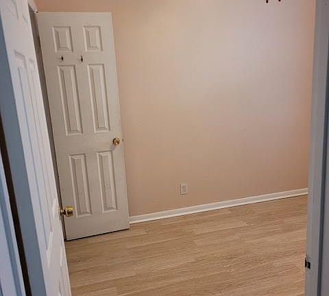2nd image of 3235 W Le Moyne St Floor 1