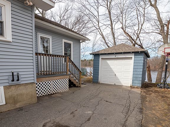 3rd image of 8 Blackstone St
