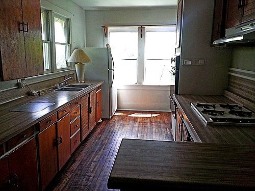 4th image of 1001 S Willow St