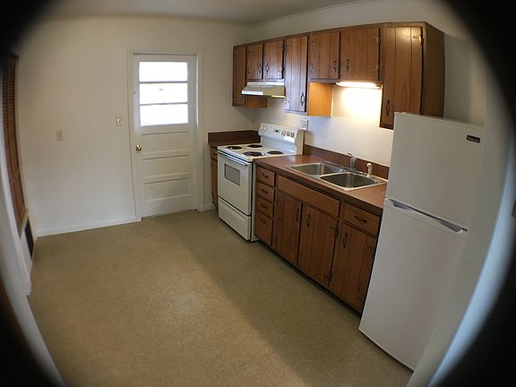 3rd image of 320 S Maple St APT 3