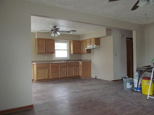 5th image of 1917 S Hewitt St