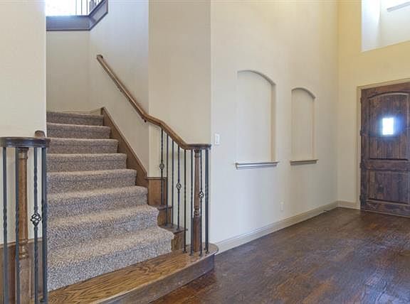5th image of 407 Heritage Ln