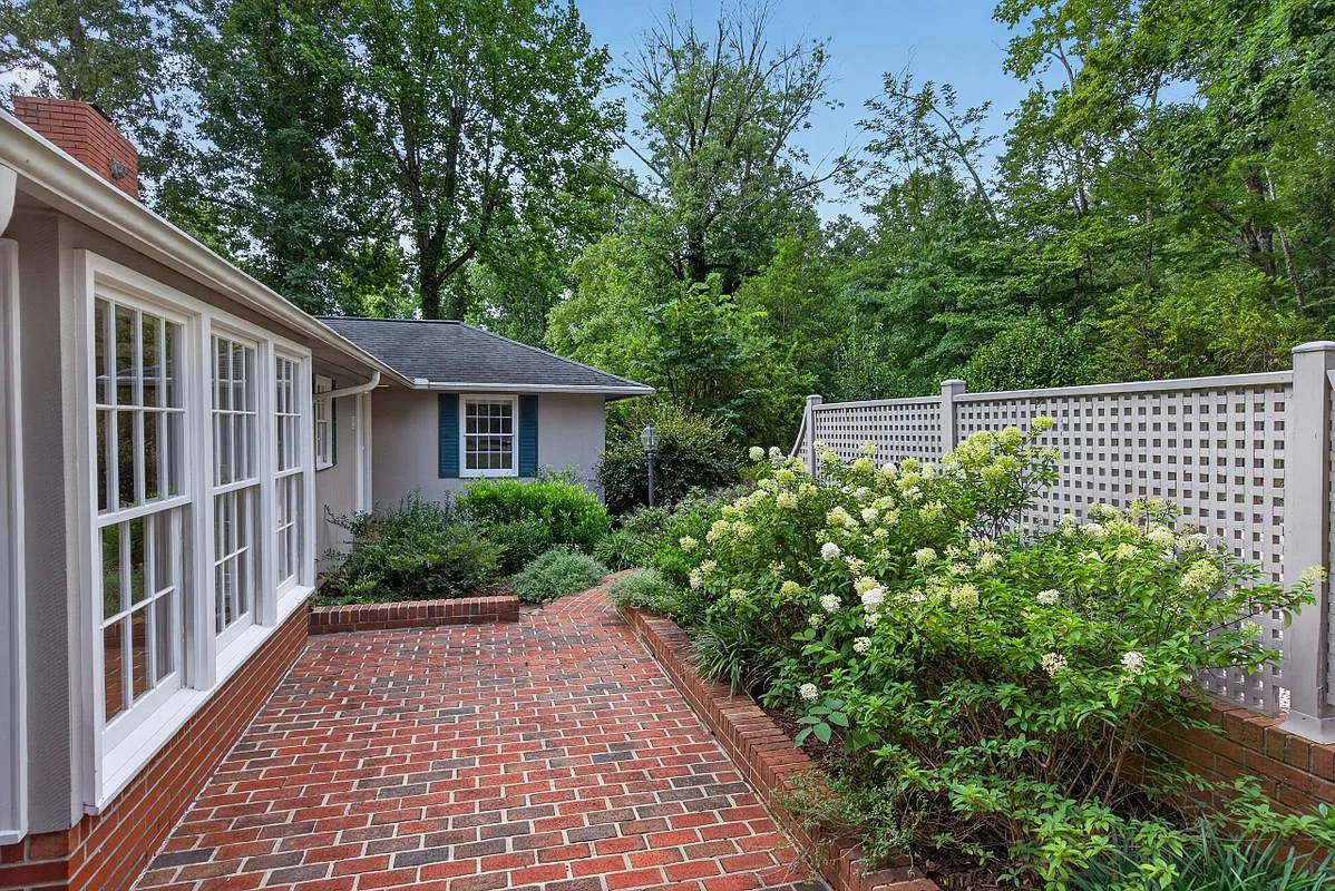 3 bed, 3.0 bath, 2241 sqft, $2,750 — Photo 1