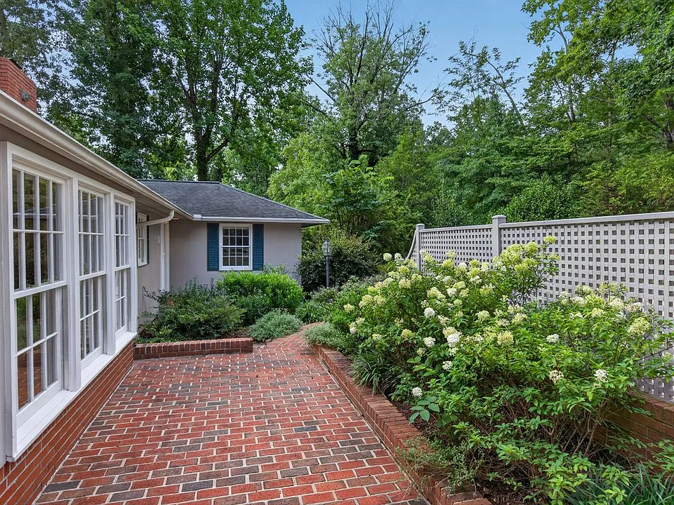 113 Forest Ln