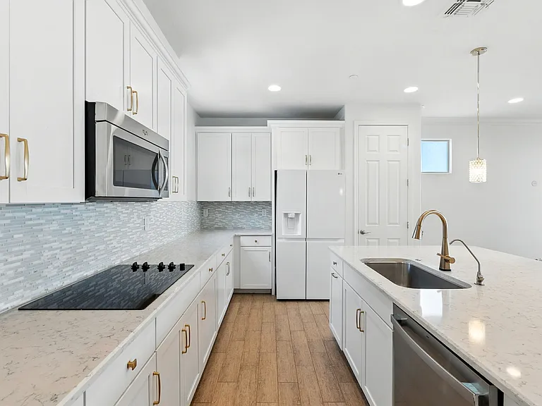 4644 E Beck Ln — Photo 8