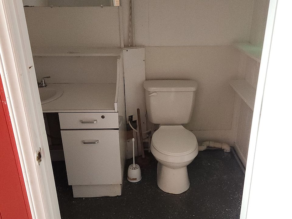 1st image of 1025 E Main St