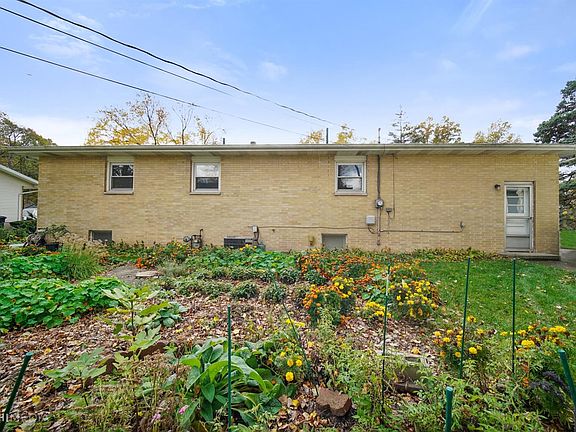 4th image of 6312 Lakewood Ave