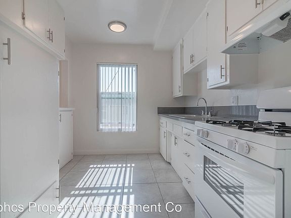4th image of 926 N Normandie Ave APT 4
