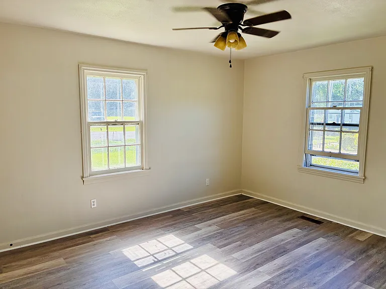 806 Miller Ave — Photo 15