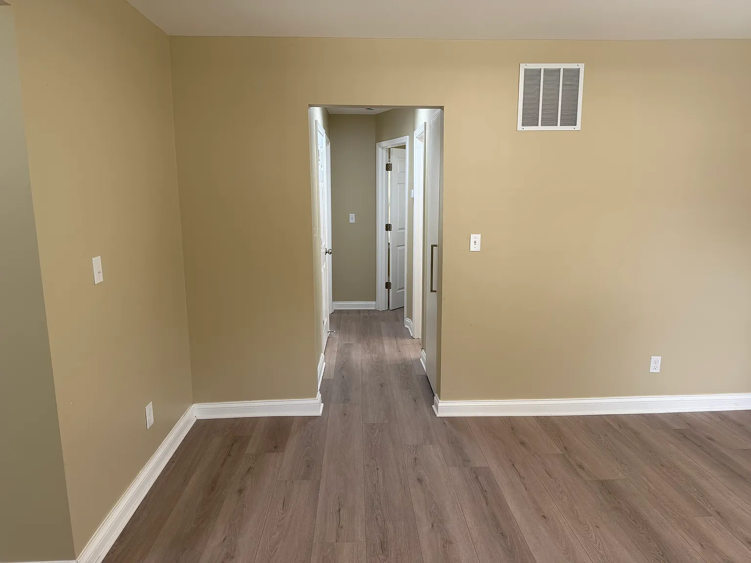 3 bed, 1100 sqft, $1,650 — Photo 3