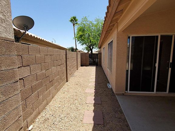 4th image of 2208 E Morrow Dr