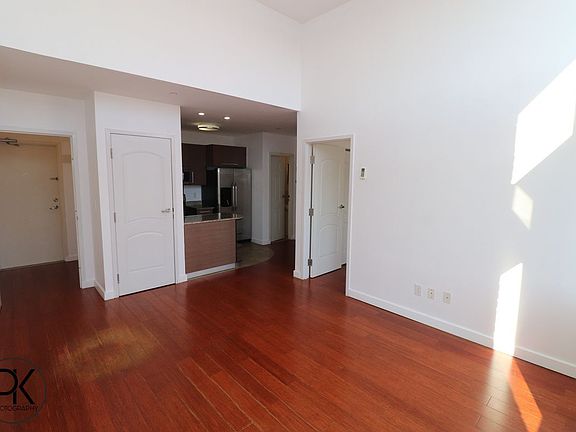3rd image of 213 Kingsland Ave APT 4