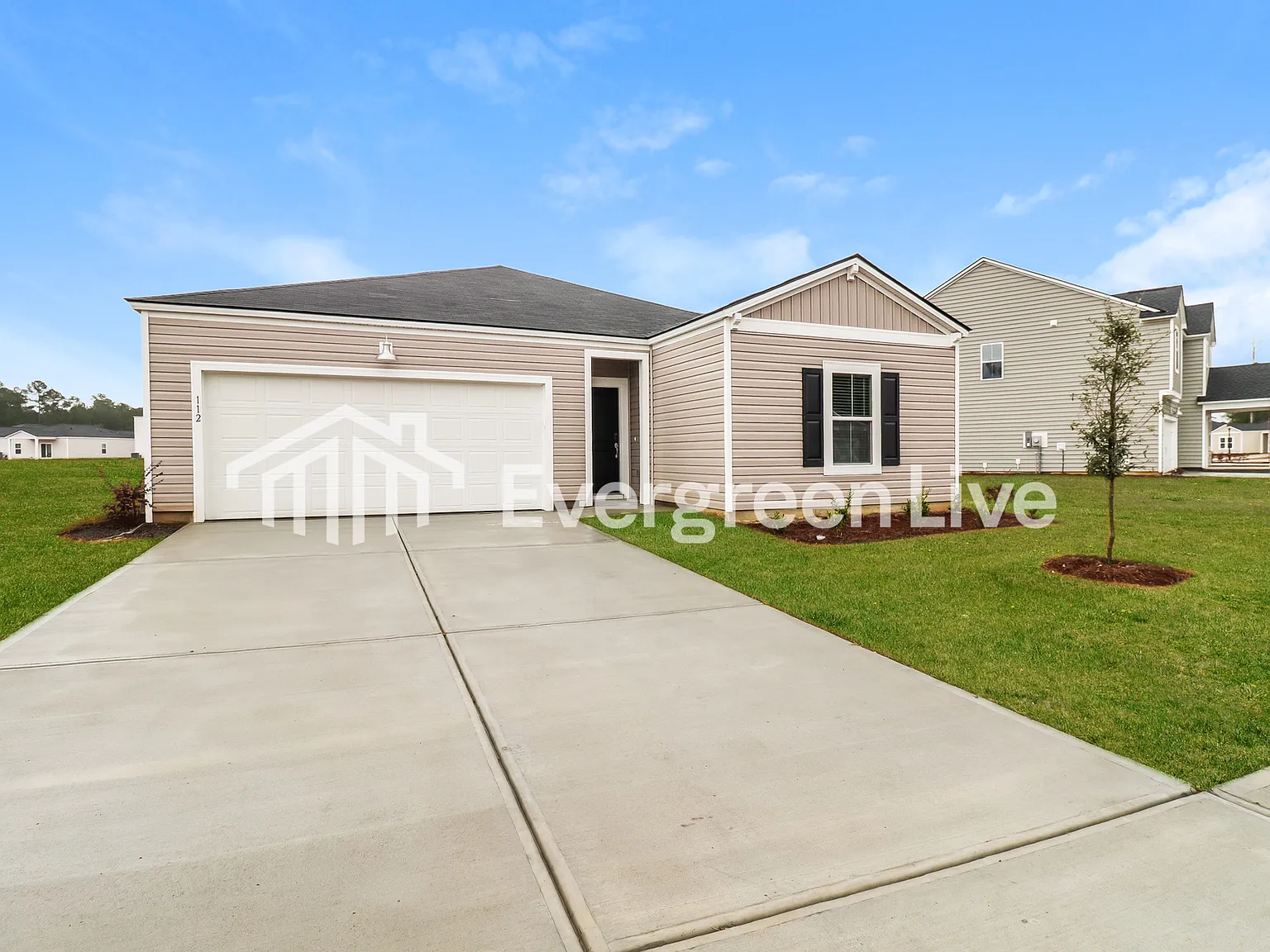 4 bed, 2.0 bath, 1886 sqft, $2,250 — Photo 2