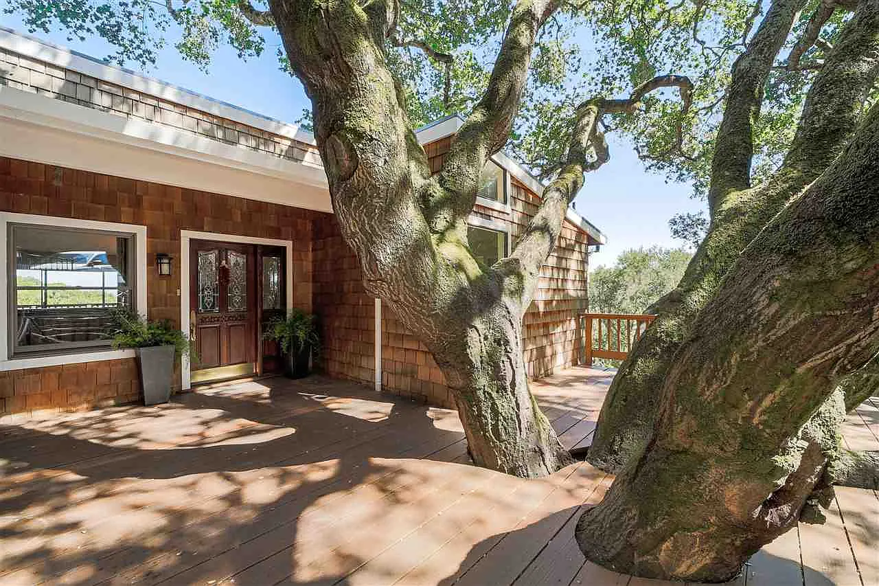 8 S Point Rd photo 1