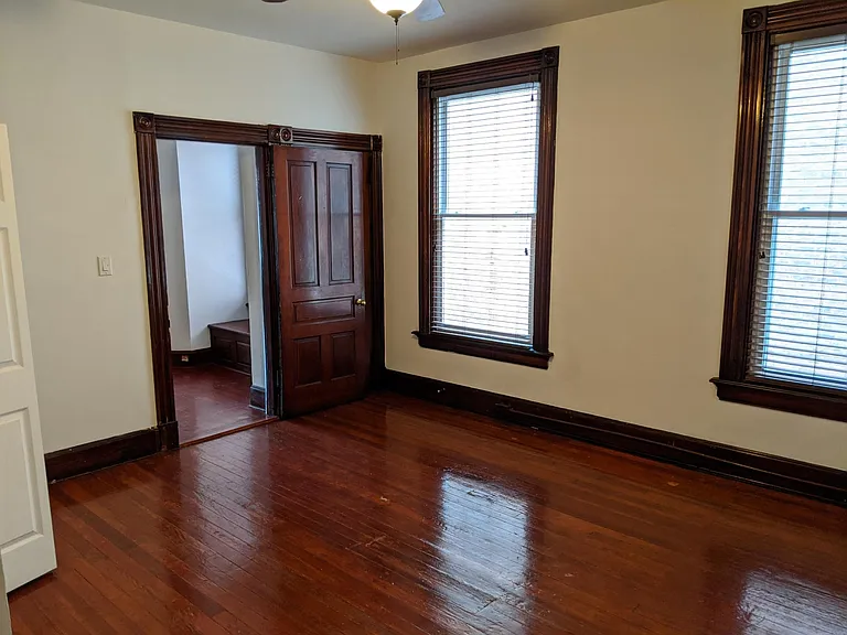 middle bedroom