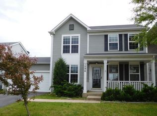 1596 Victoria Park Cir, Aurora, IL 60504