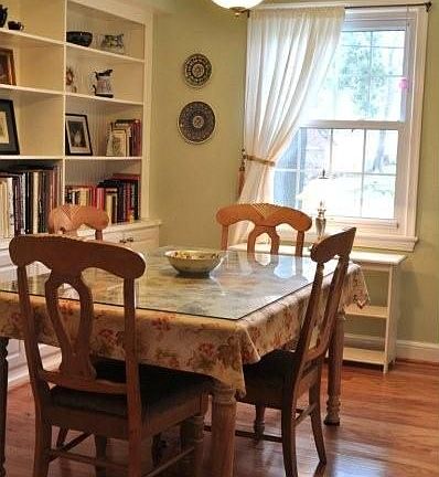 Dining Room-Custom Shelves