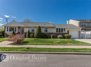 29 7th St, New Hyde Park, NY 11040
