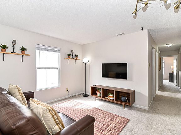 4th image of 14420 Black Farm Dr