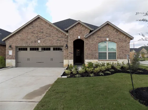 8527 Golden Field Dr, Rosenberg, TX 77469