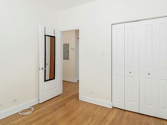 5th image of 622-25 W Roscoe St #1B