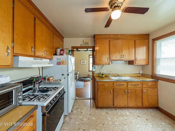 4th image of 1028 Linden Ave