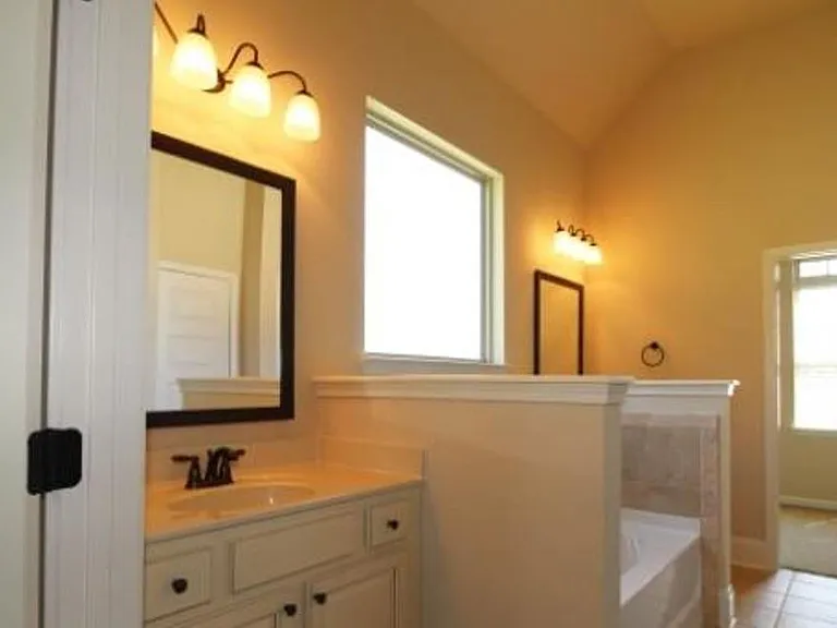 121 Beaumont Way — Photo 5