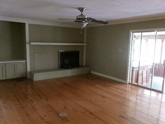 3rd image of 72 Sealcrest Dr
