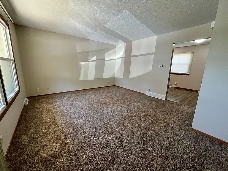 3804 S Hawthorne Ave — Photo 6