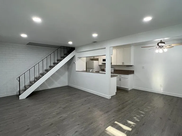 6244 Longford Dr — Photo 3