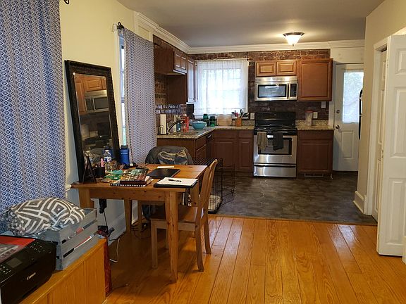 2nd image of 1202 Wallace St