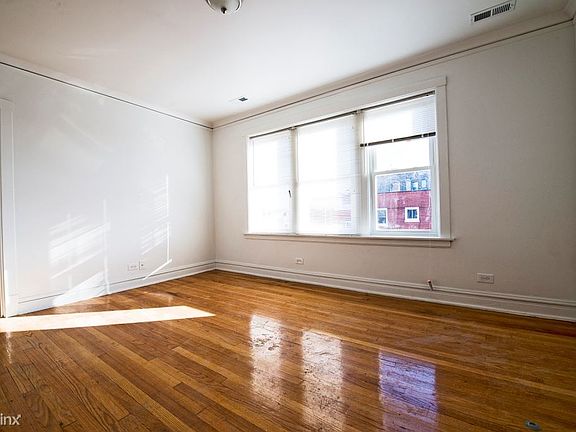 2100 N Kildare Apartments Chicago Bedroom_3