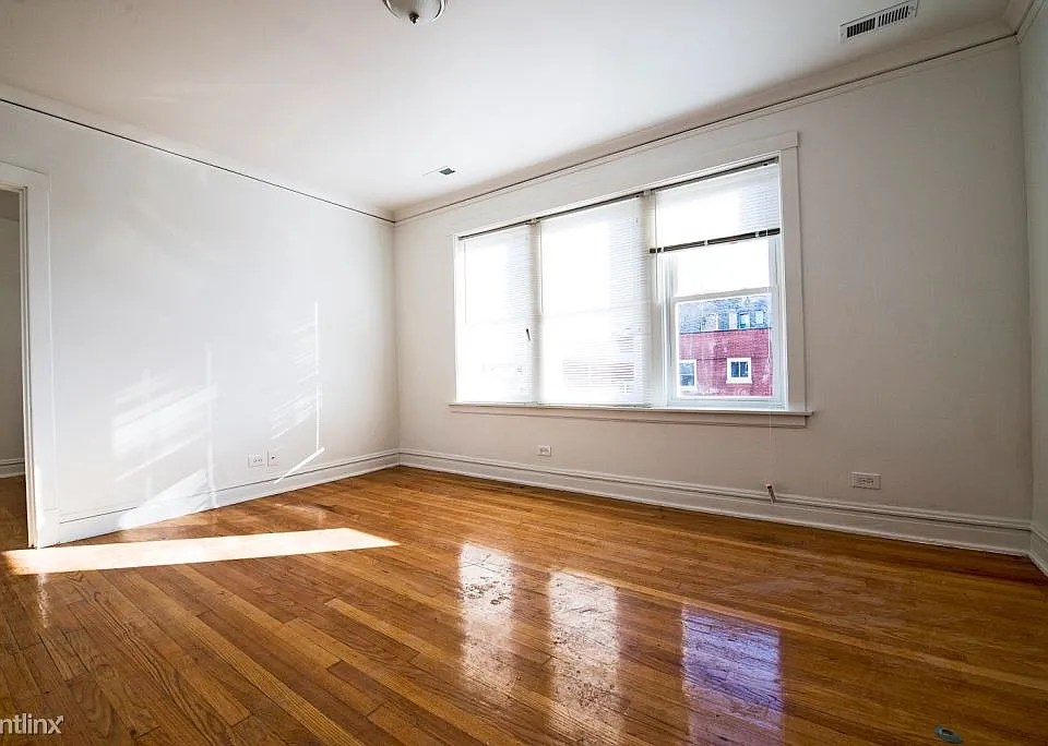 2100 N Kildare Apartments Chicago Bedroom_3
