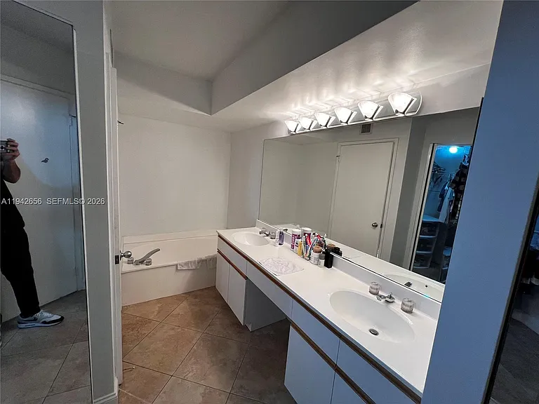 3400 NE 192nd St #2102 — Photo 14
