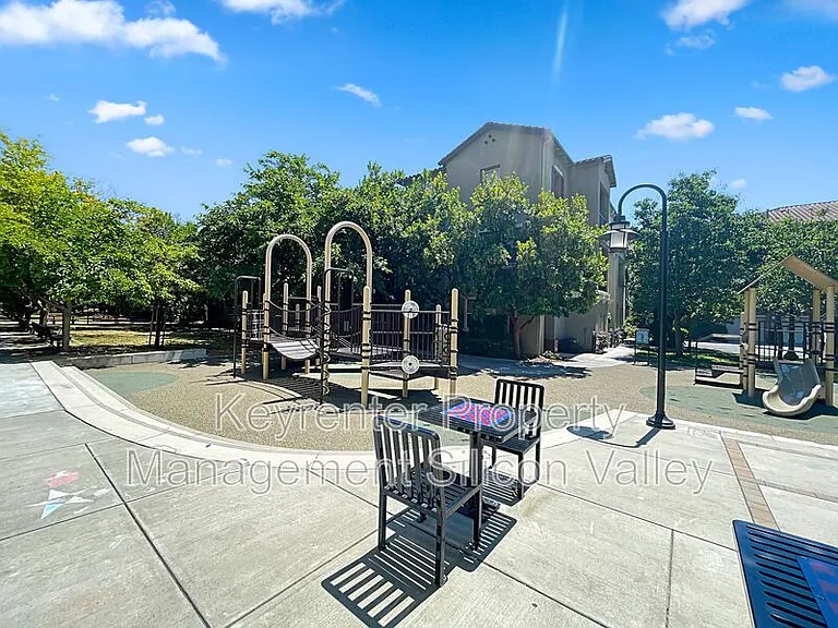 638 Cedarville Ln — Photo 24